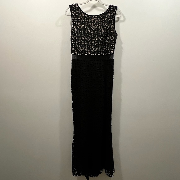 XSCAPE Long Laser Cut Middle Illusion Gown - Picture 4 of 10